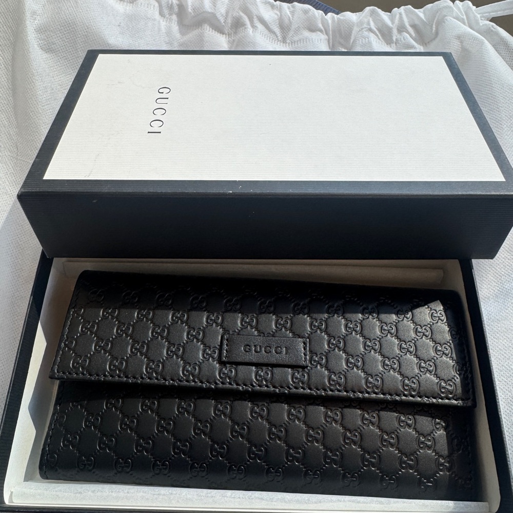 Gucci Black Embossed Leather Card Holder.  NWT & Box!!